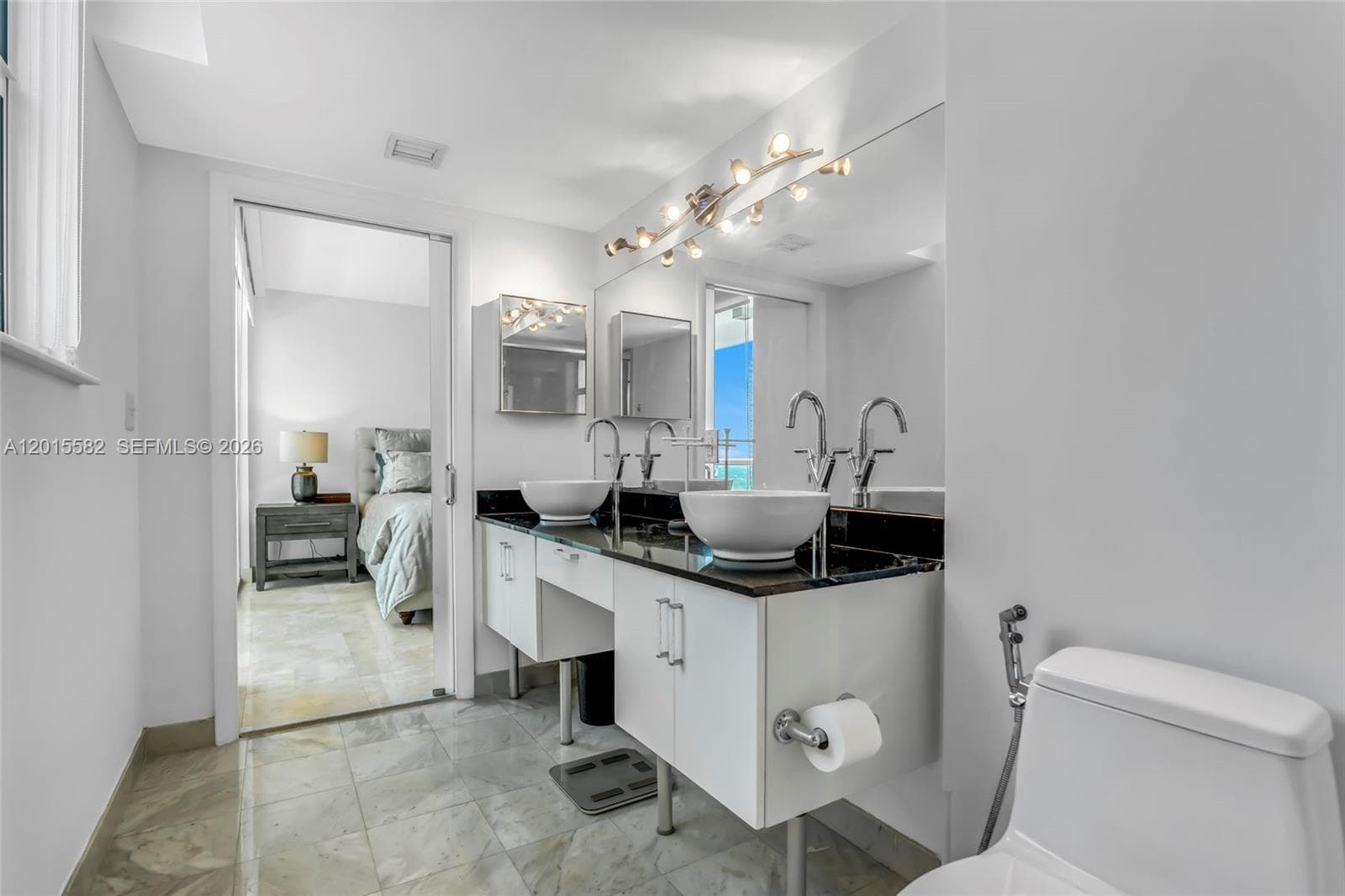 31 SE 5th St # 3010, Miami FL 33131 — 22