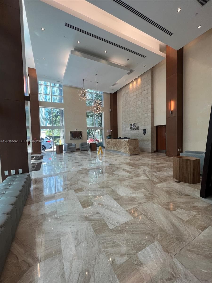 31 SE 5th St # 3010, Miami FL 33131 — 3