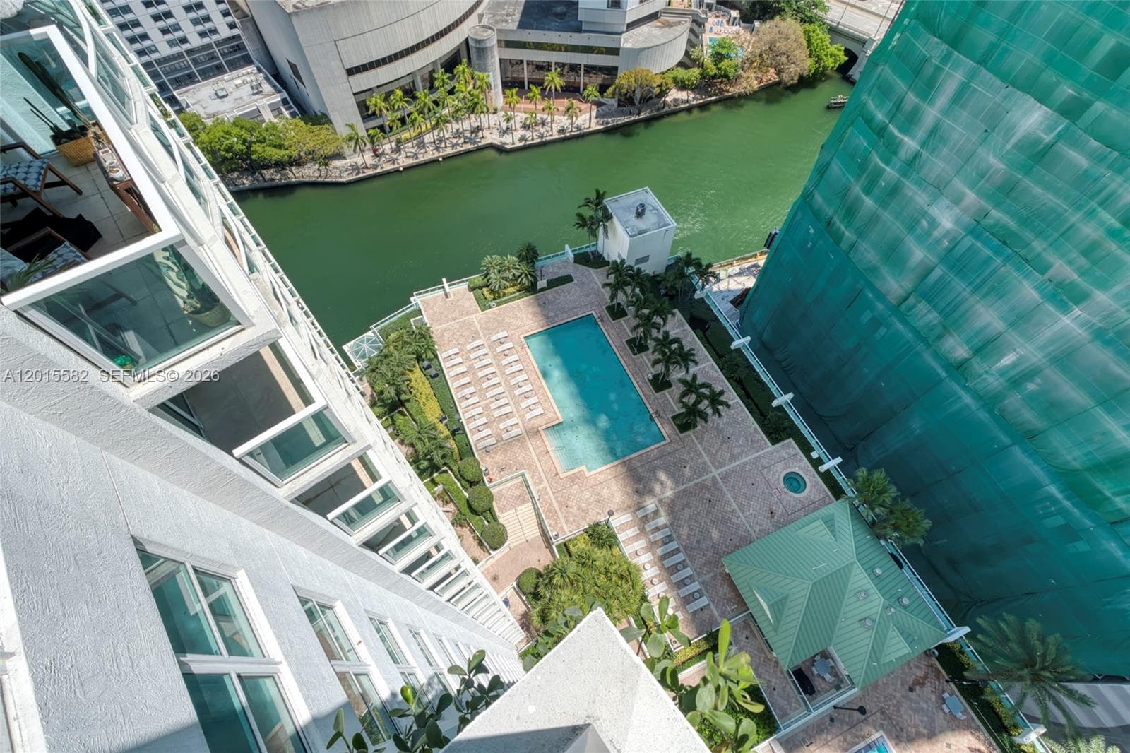 31 SE 5th St # 3010, Miami FL 33131 — 33