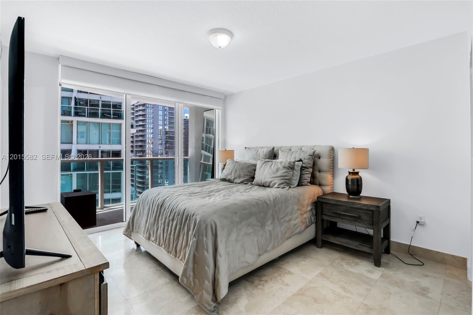 31 SE 5th St # 3010, Miami FL 33131 — 18