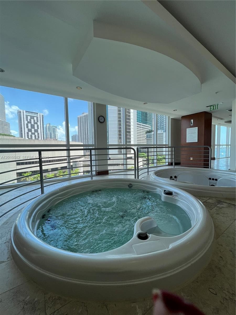 31 SE 5th St # 3010, Miami FL 33131 — 58