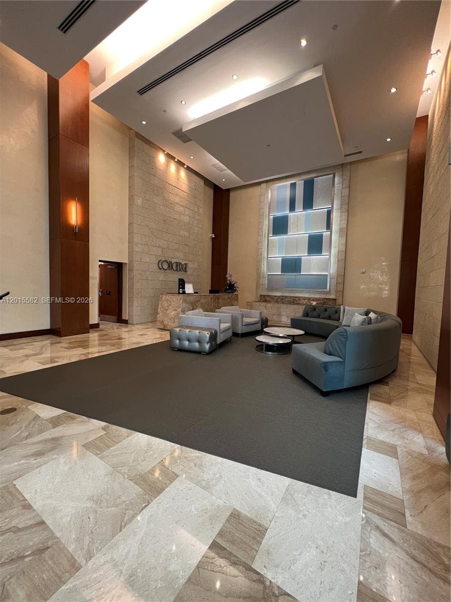 31 SE 5th St # 3010, Miami FL 33131 — 48
