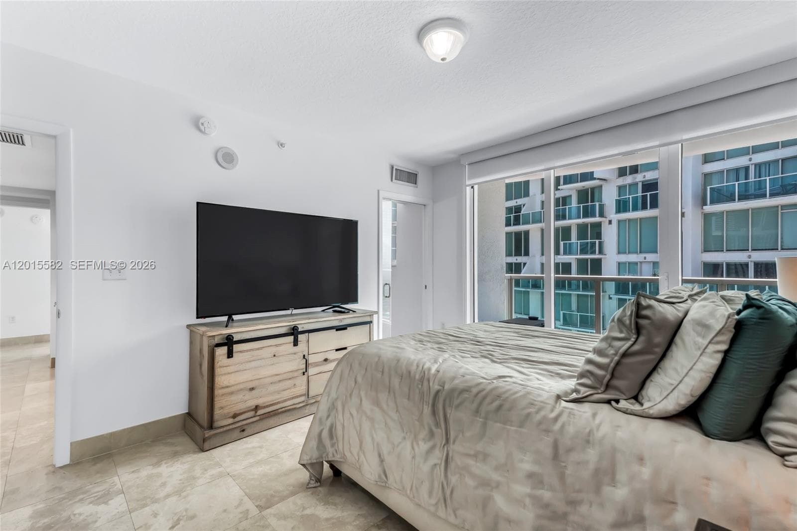 31 SE 5th St # 3010, Miami FL 33131 — 19