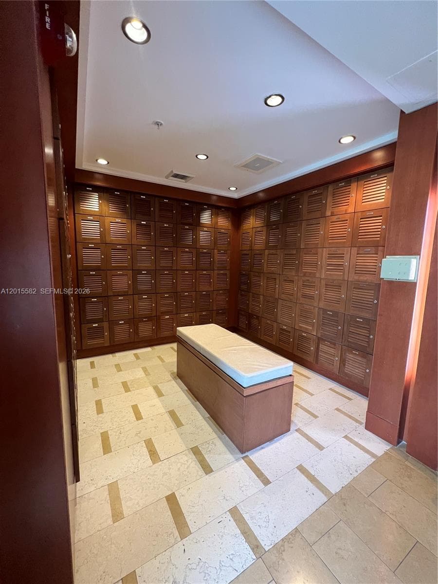 31 SE 5th St # 3010, Miami FL 33131 — 60