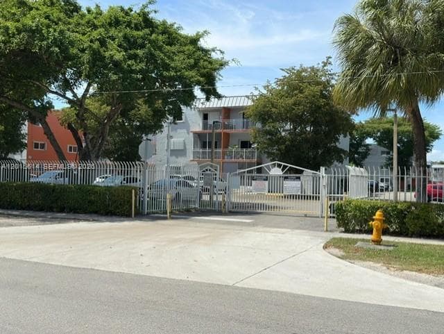11301 SW 200th St # A, Miami FL 33157 — 1
