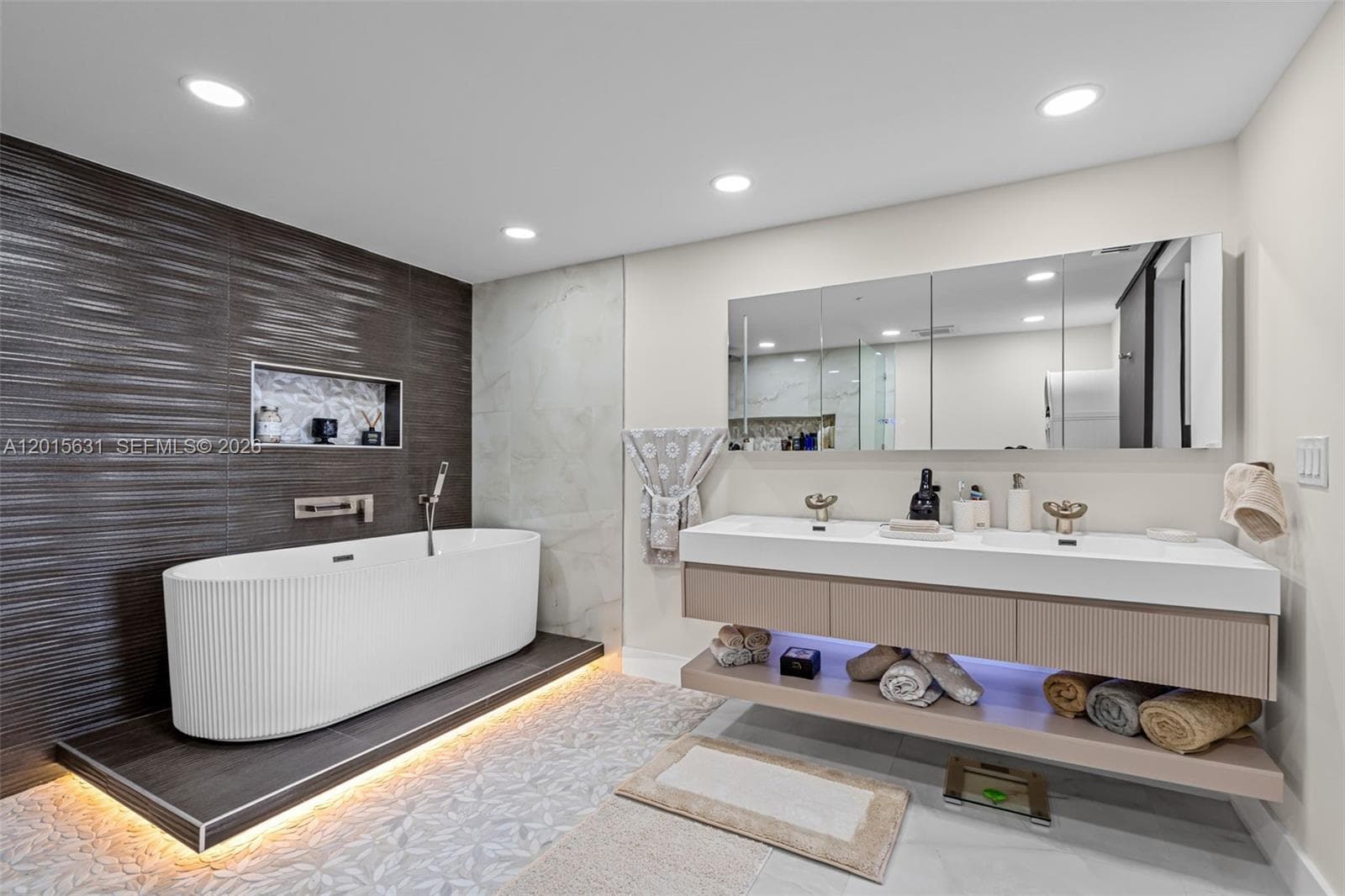 465 Brickell Ave # 3301, Miami FL 33131 — 30