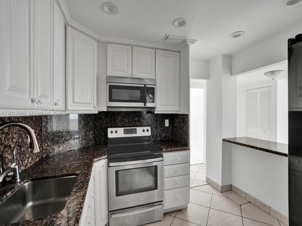 300 Bayview Dr # 906, Sunny Isles Beach FL 33160 — 33