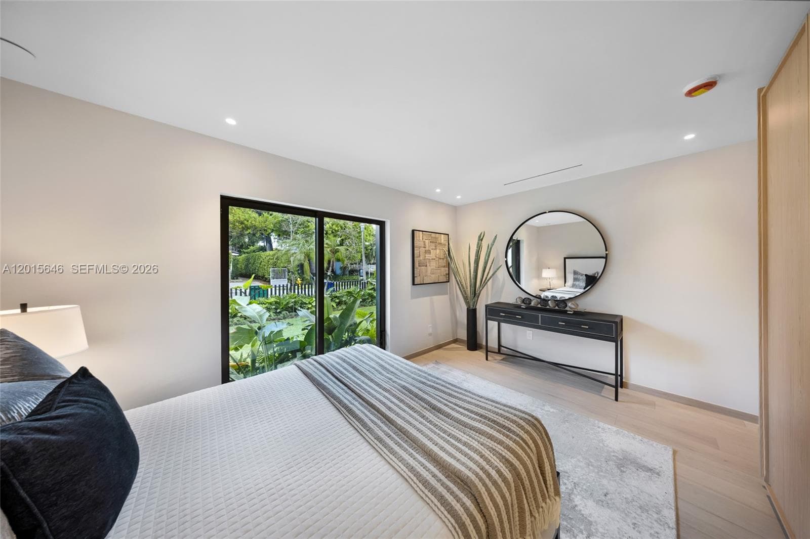 72 W Shore Dr W, Miami FL 33133 — 72