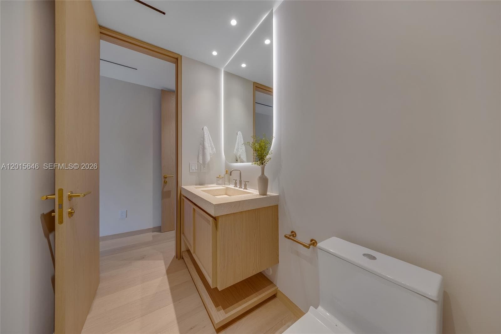 72 W Shore Dr W, Miami FL 33133 — 67