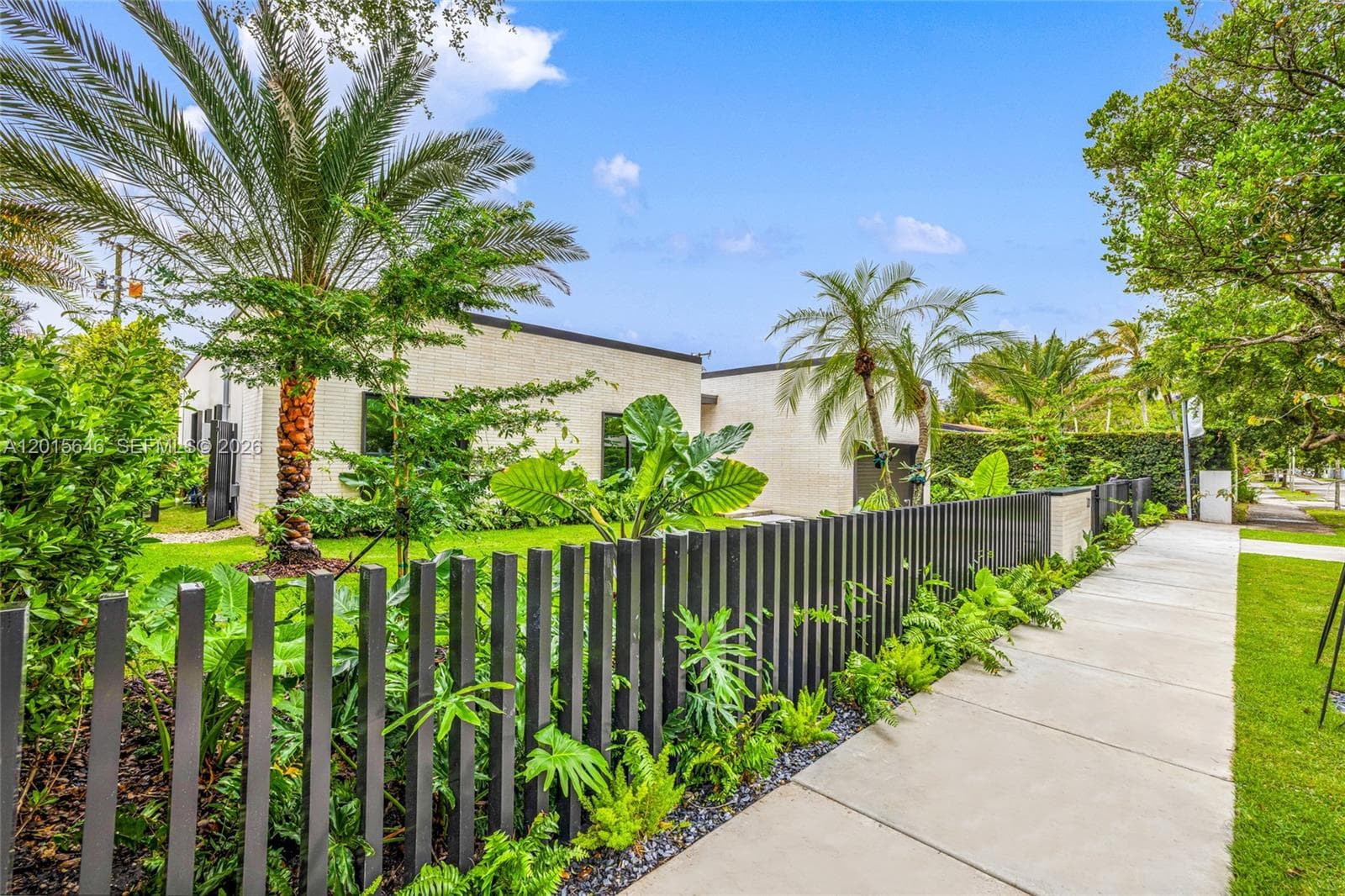 72 W Shore Dr W, Miami FL 33133 — 34