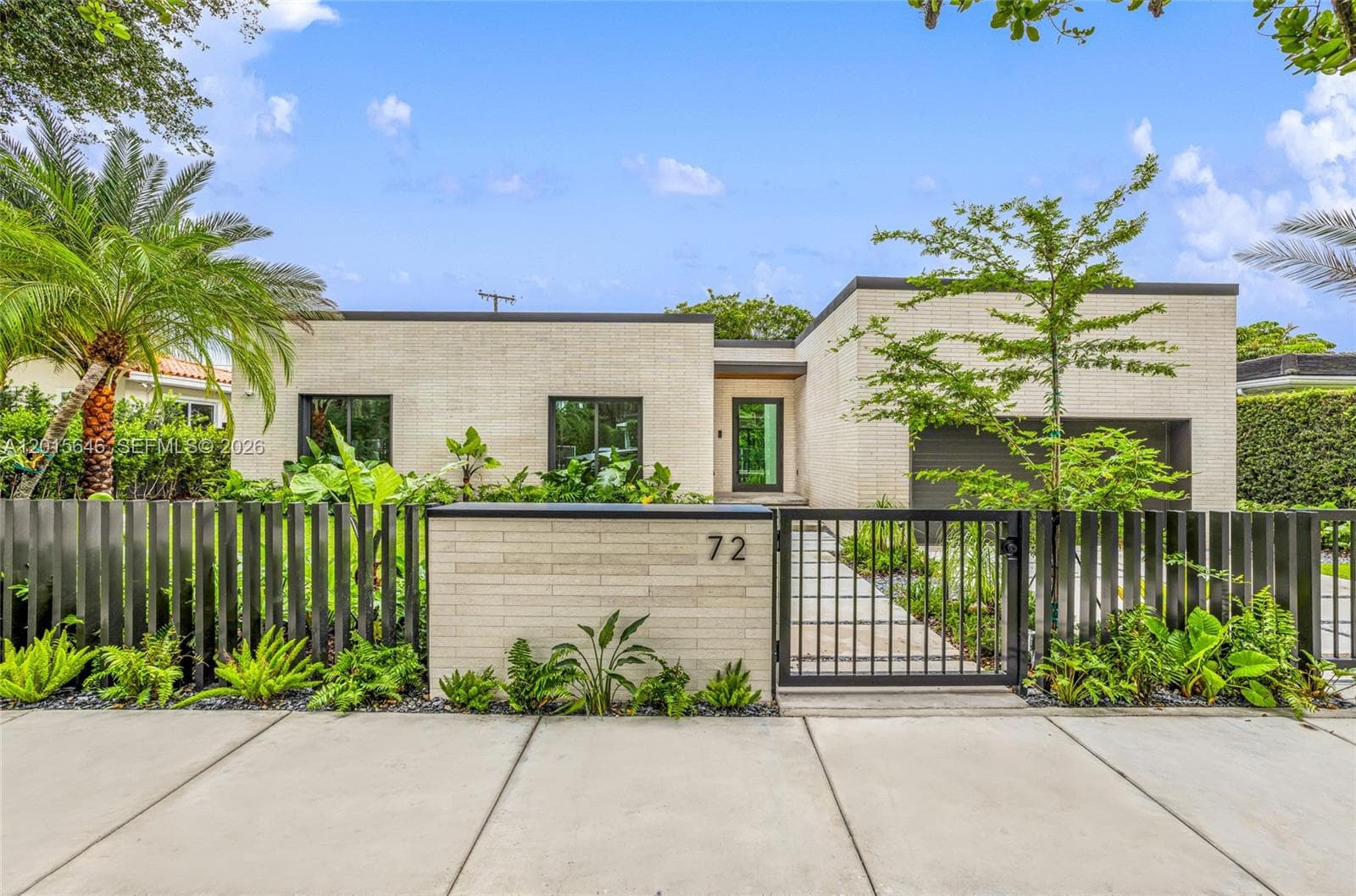 72 W Shore Dr W, Miami FL 33133 — 33