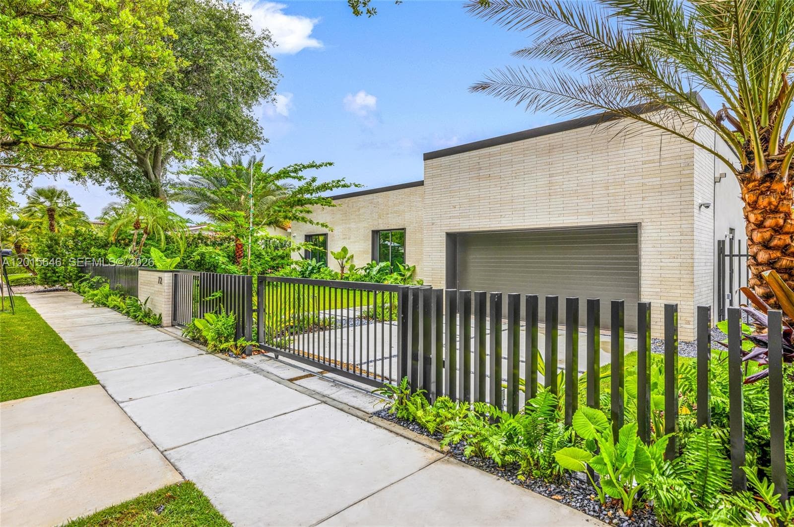 72 W Shore Dr W, Miami FL 33133 — 35