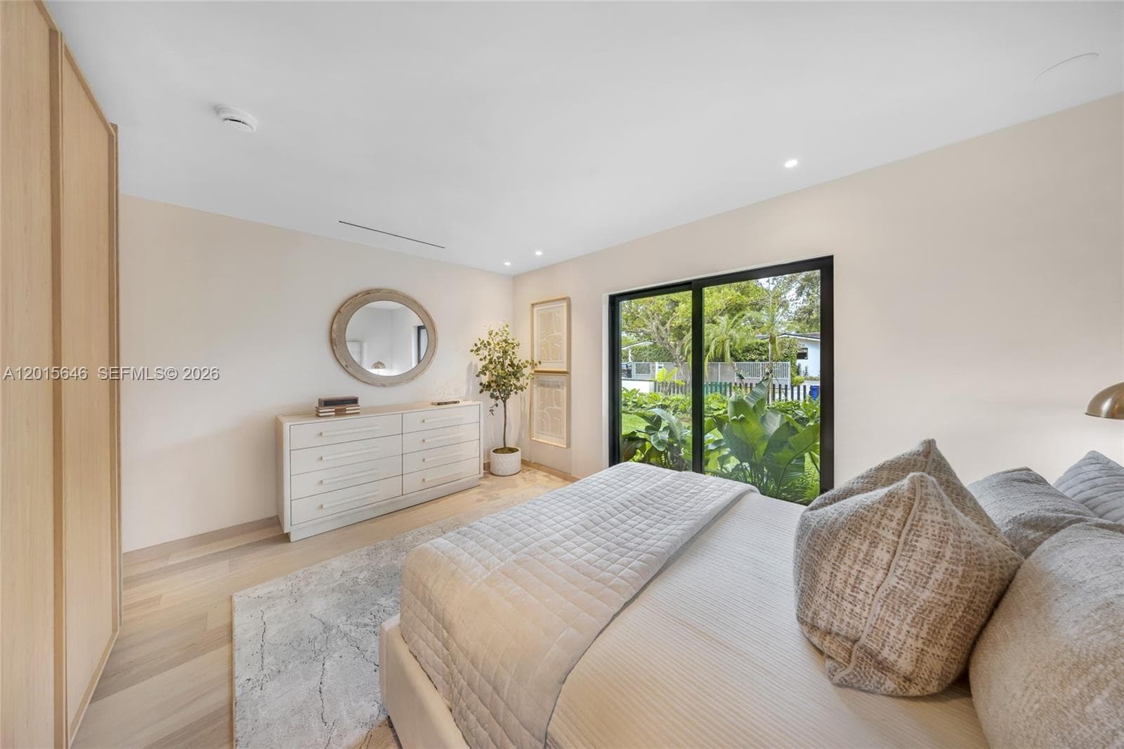 72 W Shore Dr W, Miami FL 33133 — 78