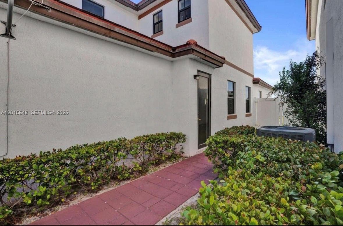 3460 W 103rd Ter, Hialeah FL 33018 — 44