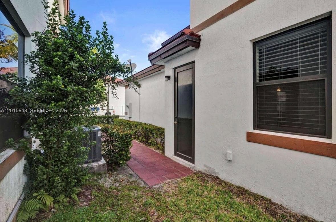 3460 W 103rd Ter, Hialeah FL 33018 — 35