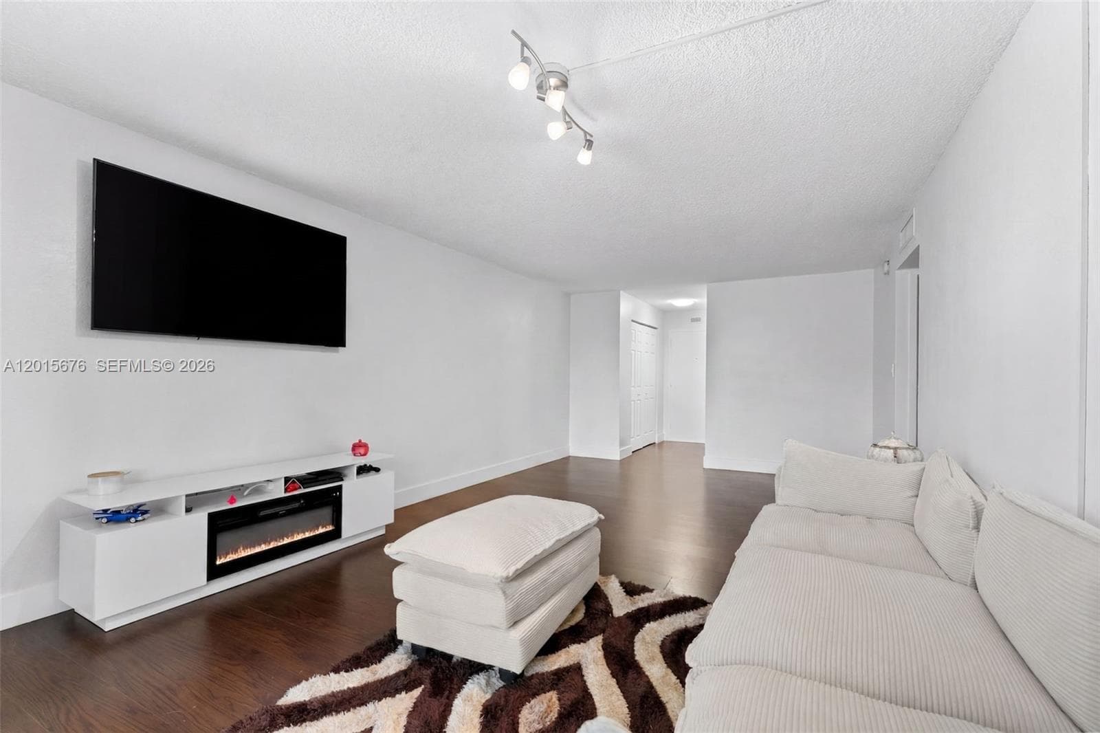 1800 Sans Souci # 332, North Miami FL 33181 — 6