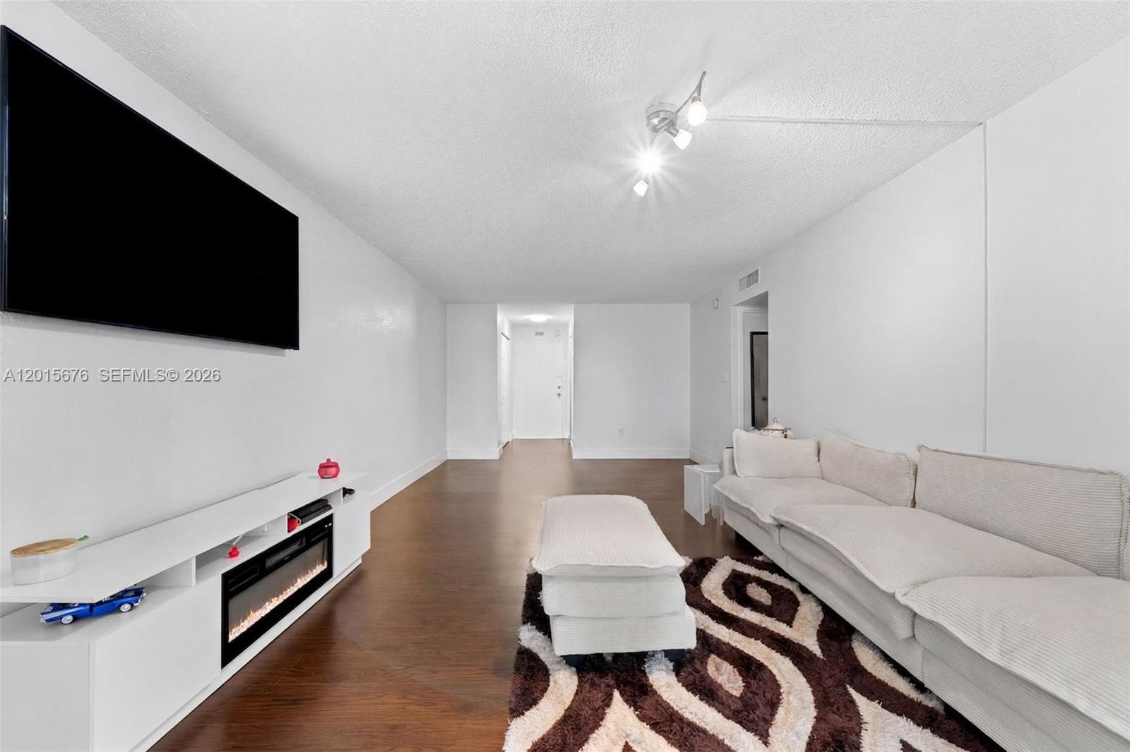 1800 Sans Souci # 332, North Miami FL 33181 — 7