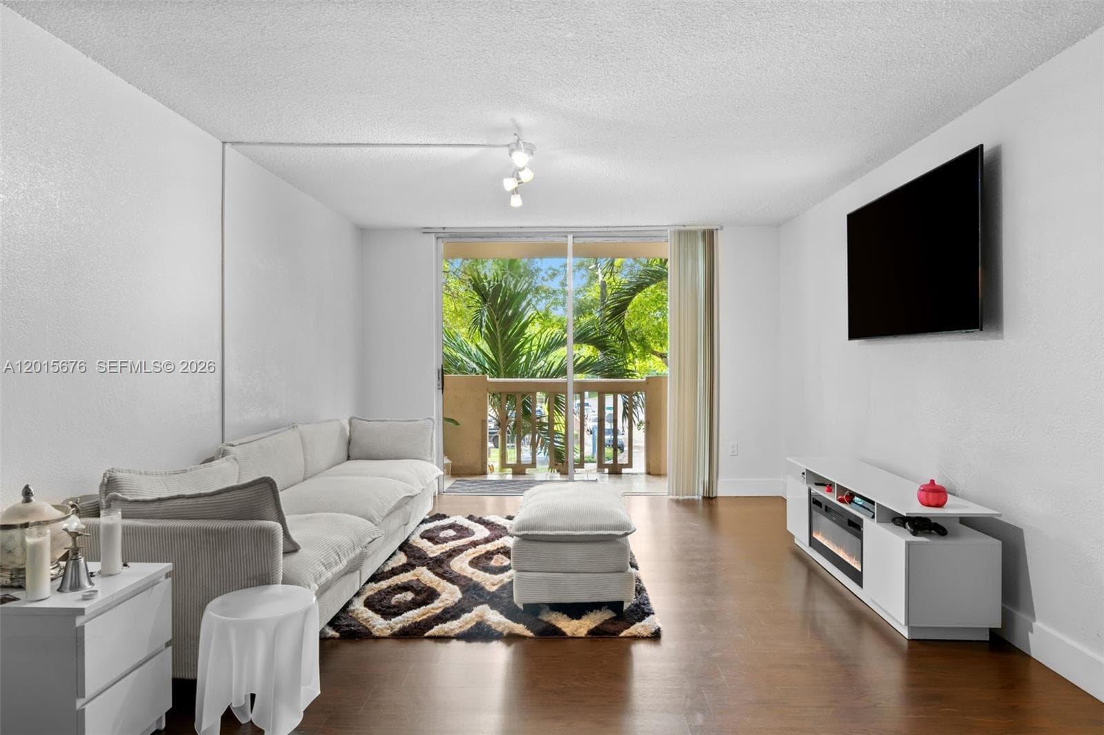 1800 Sans Souci # 332, North Miami FL 33181 — 3