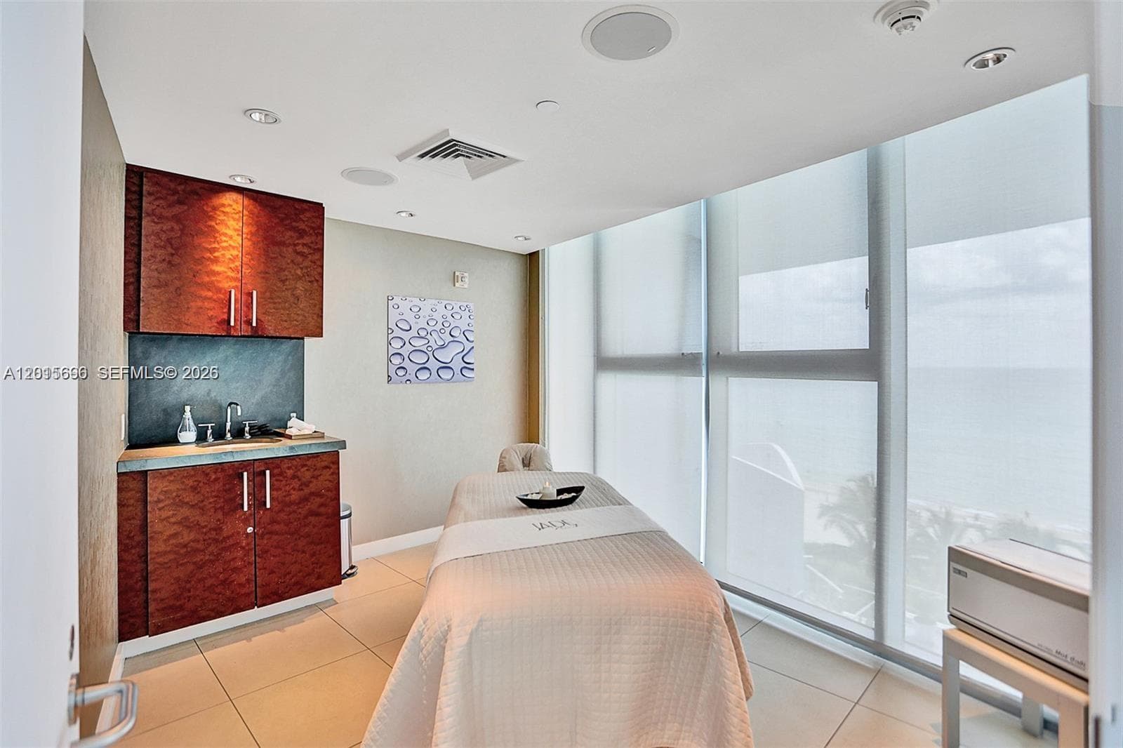 17001 Collins Ave # 1407, Sunny Isles Beach FL 33160 — 24