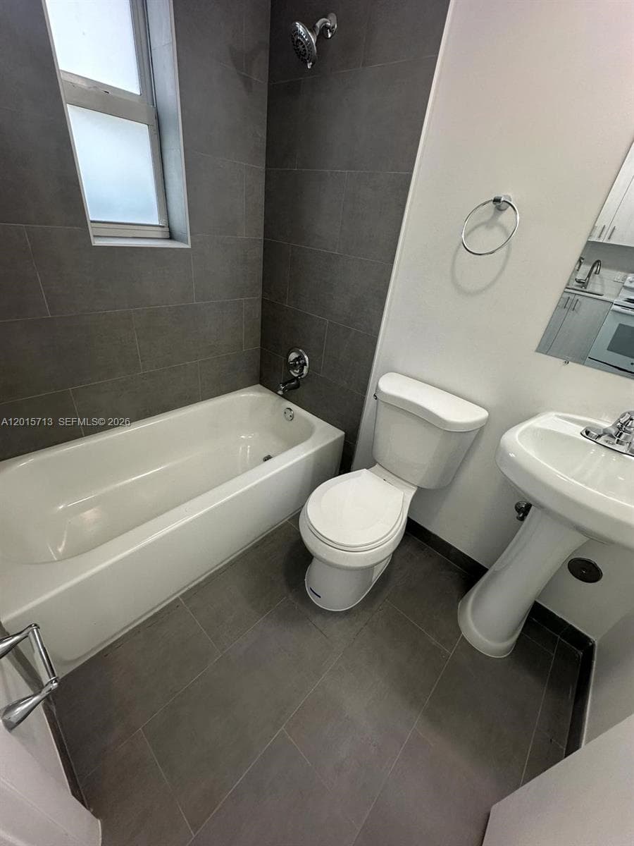 1535 NW 1st Pl # 10, Miami FL 33136 — 4