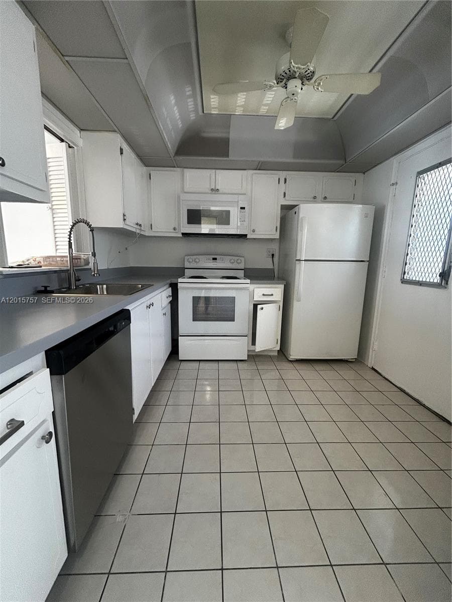 3849 NE 169th St # 204, North Miami Beach FL 33160 — 5
