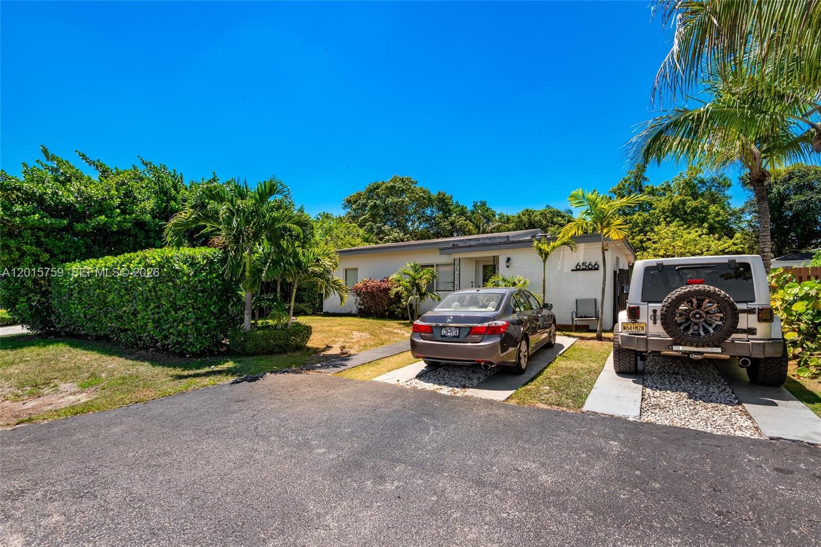 6566 SW 52nd Ter, South Miami FL 33155 — 2