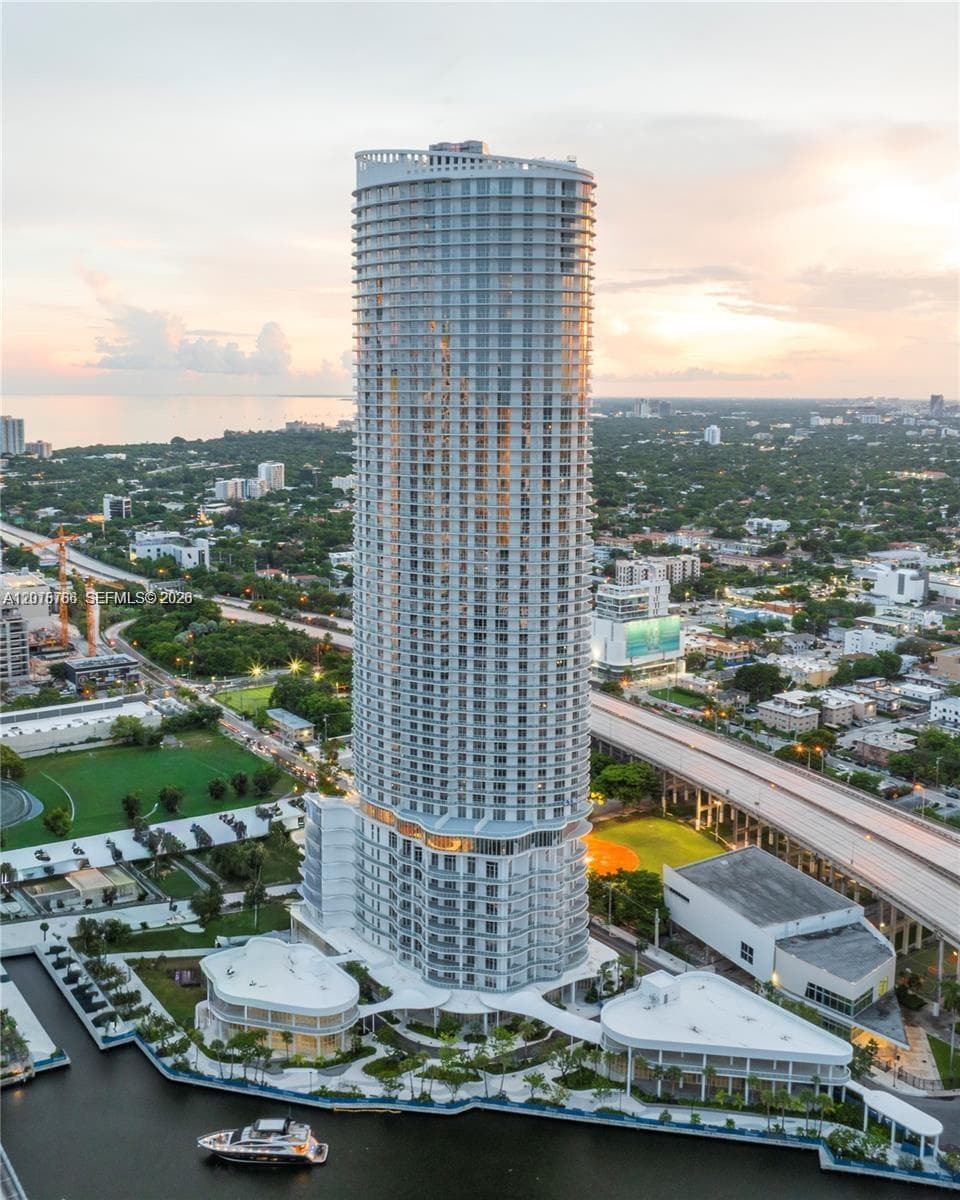 275 SW 6th St # 5303, Miami FL 33130 — 18