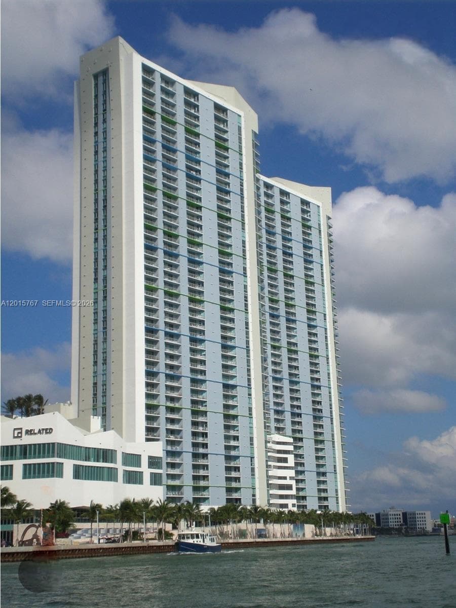 325 S Biscayne Blvd # 4016, Miami FL 33131 — 1