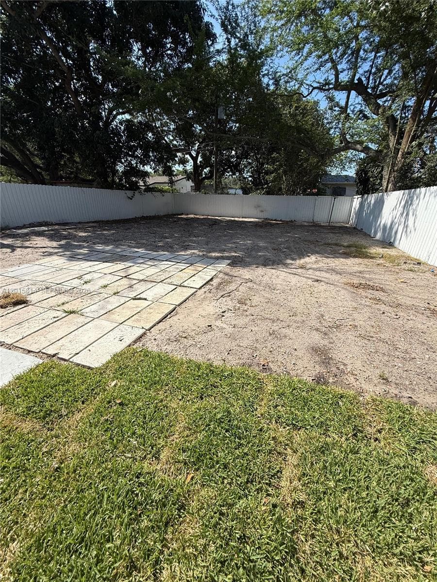 1760 NW 84th St, Miami FL 33147 — 15