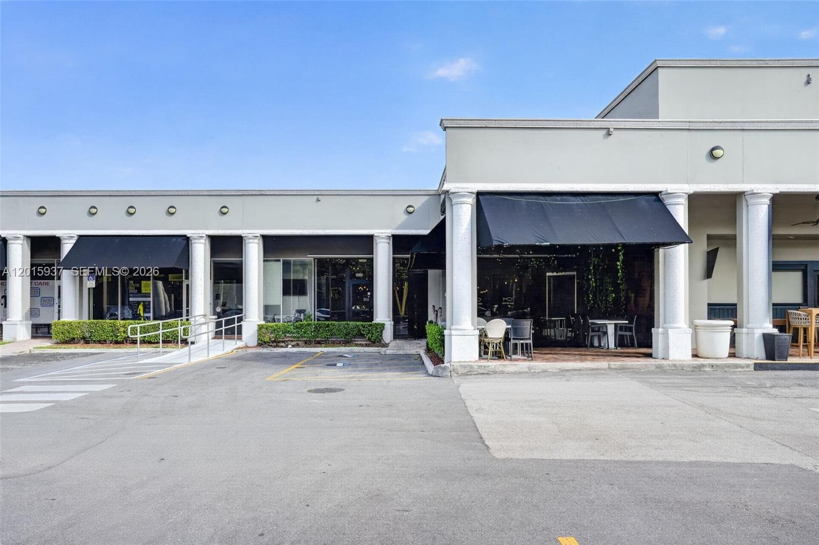 Established Full-Service Restaurant For Sale Prime, North Miami Beach FL 33160 — 3
