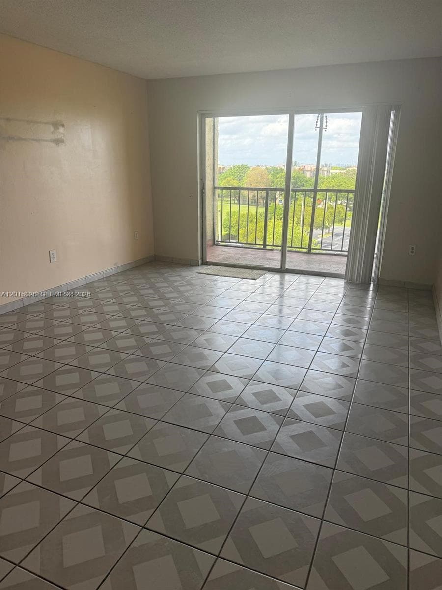 Castillian Club Condo, Miami, FL — 1