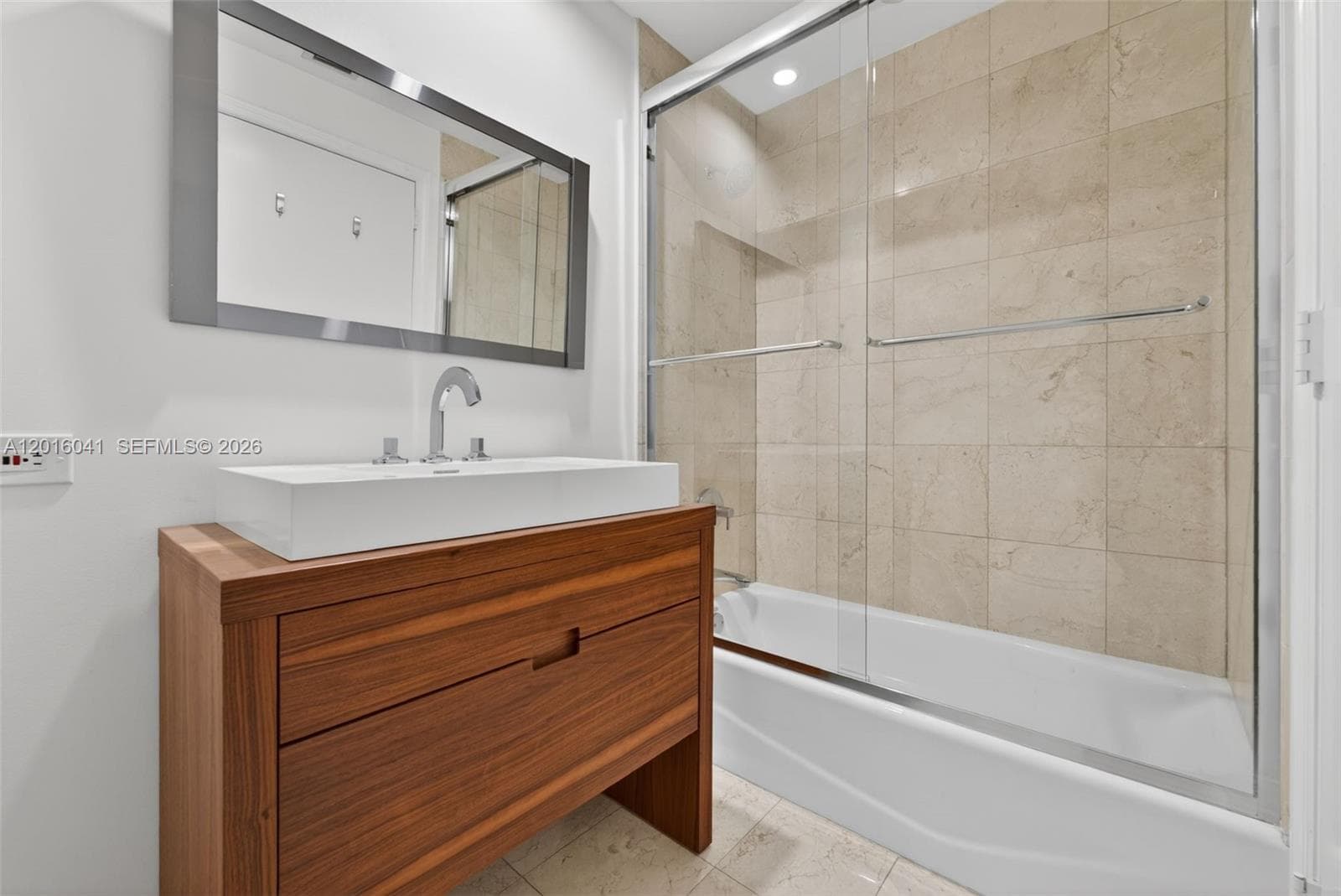 808 Brickell Key Dr # 3304, Miami FL 33131 — 25