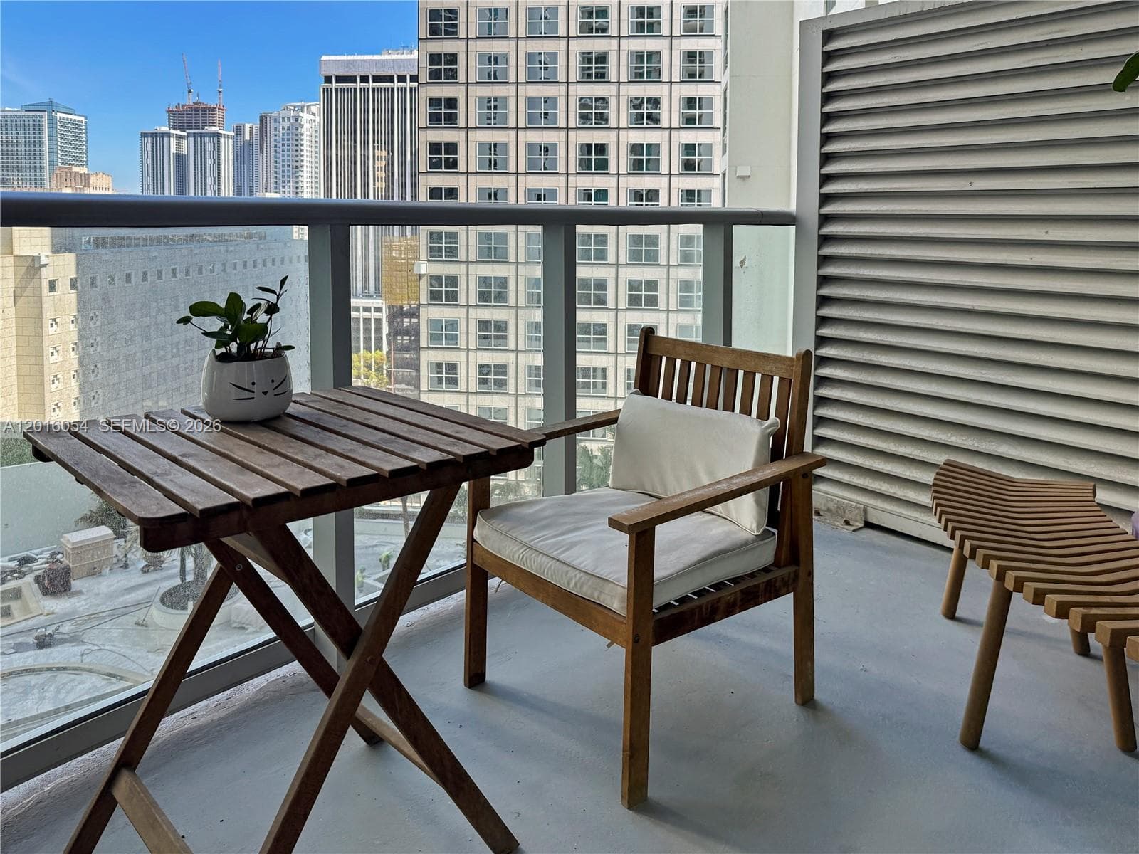 300 S Biscayne Blvd # 1705, Miami FL 33131 — 17