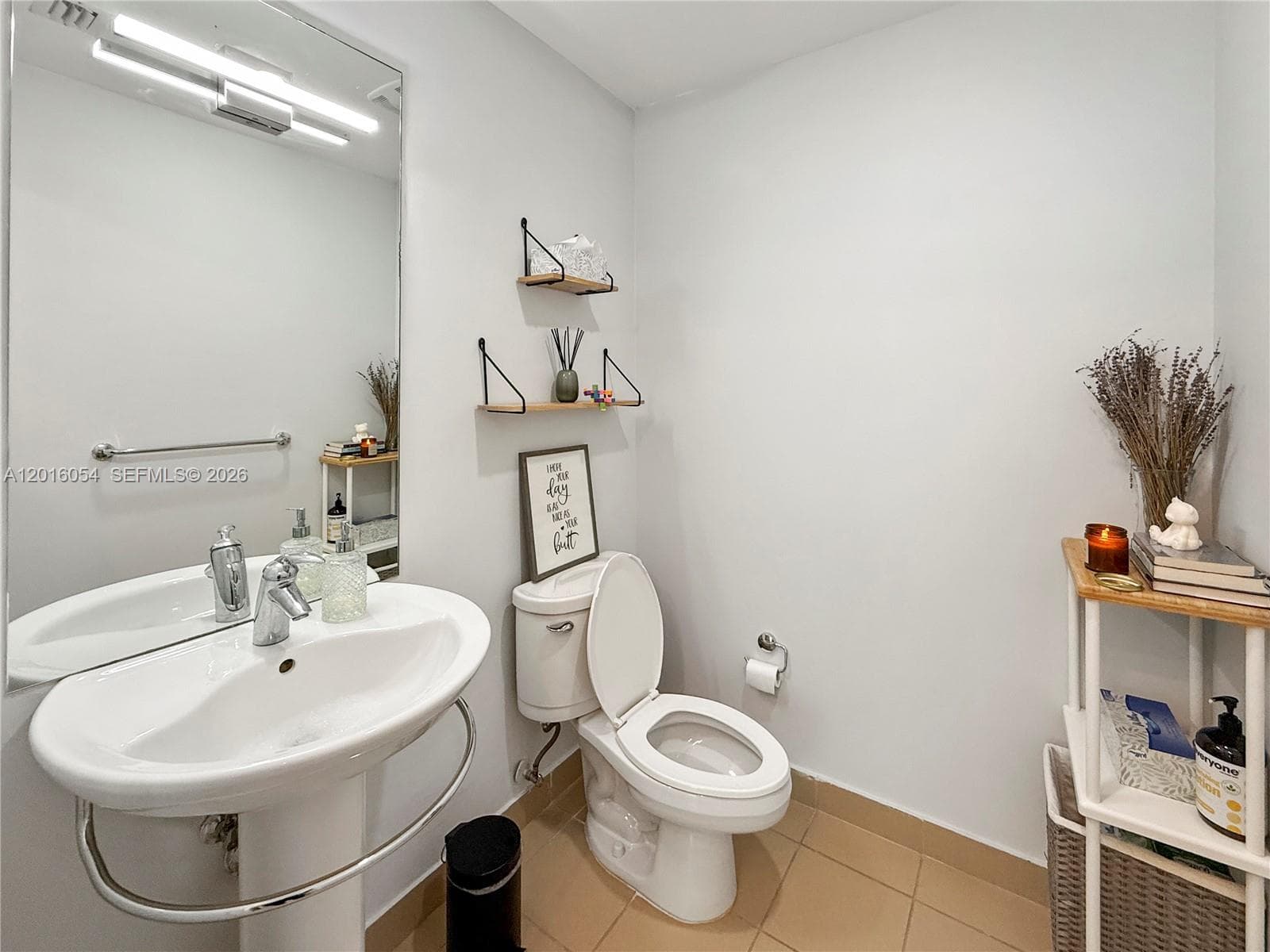 300 S Biscayne Blvd # 1705, Miami FL 33131 — 16