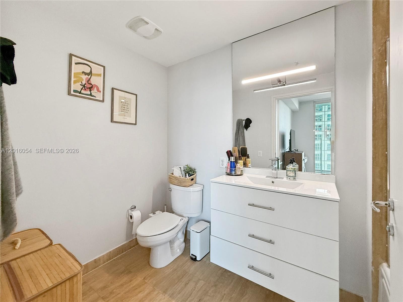300 S Biscayne Blvd # 1705, Miami FL 33131 — 12