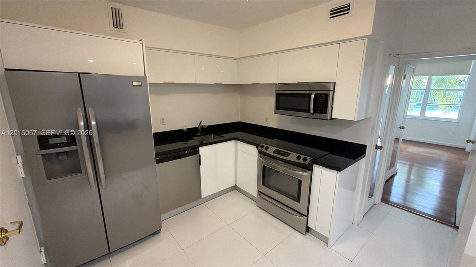 5700 Collins Ave # 3H, Miami Beach FL 33140 — 17
