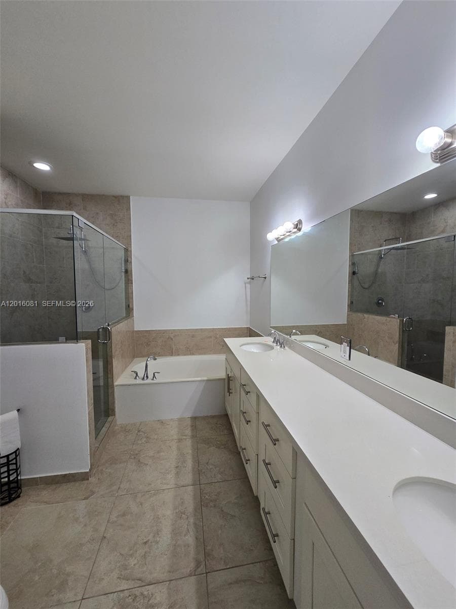 5810 NW 104th Path # 5810, Doral FL 33178 — 40