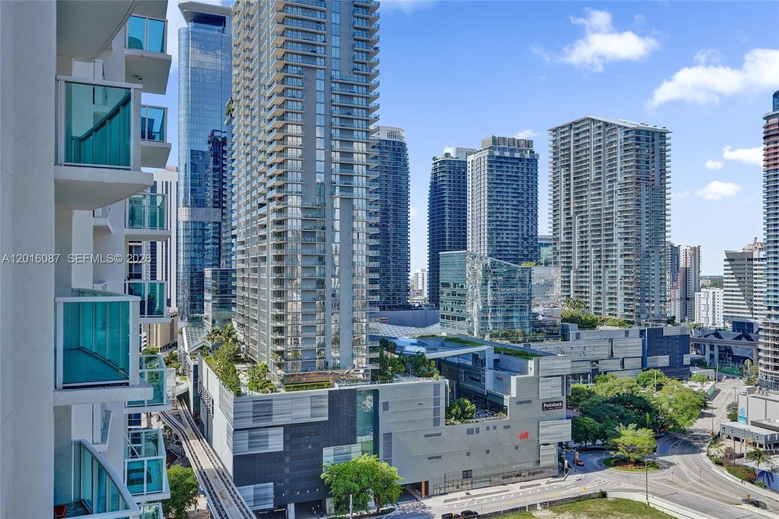 31 SE 5th St # 2305, Miami FL 33131 — 26
