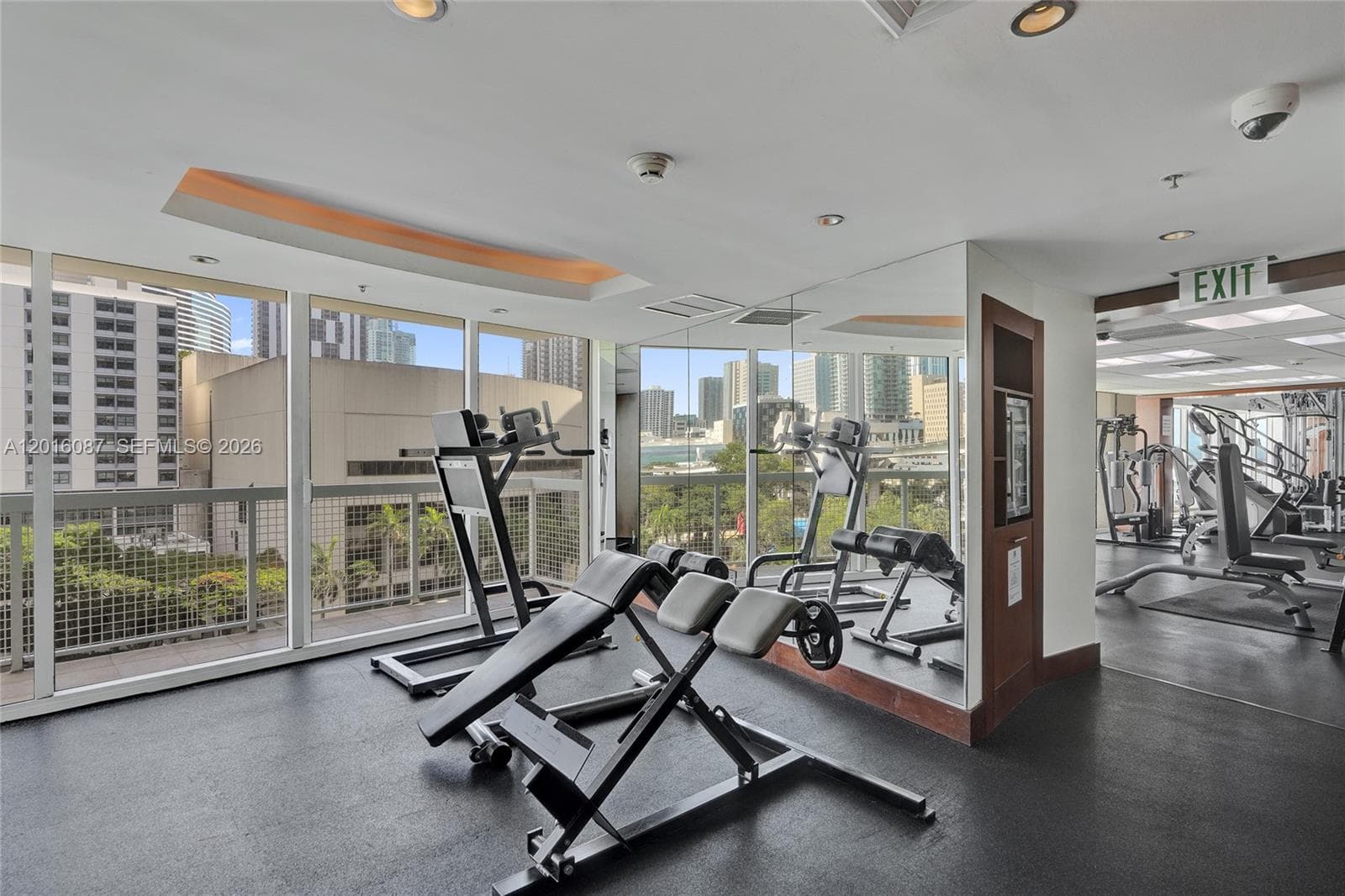 31 SE 5th St # 2305, Miami FL 33131 — 32