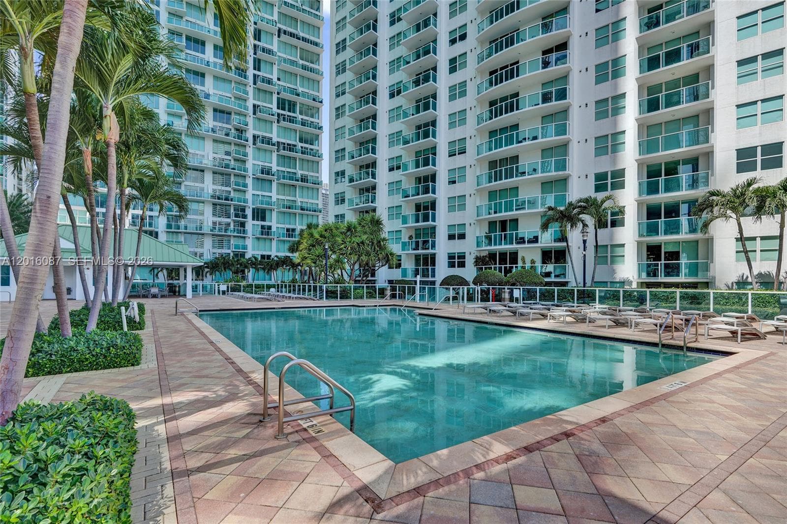 31 SE 5th St # 2305, Miami FL 33131 — 28