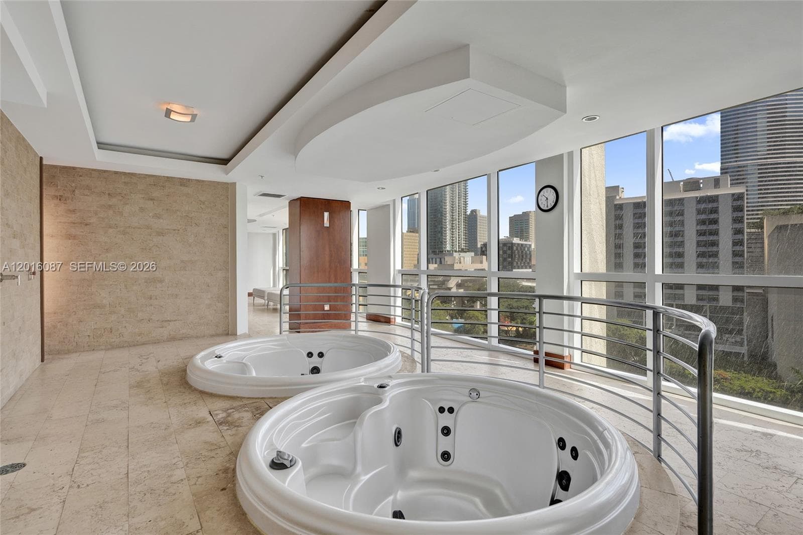 31 SE 5th St # 2305, Miami FL 33131 — 37