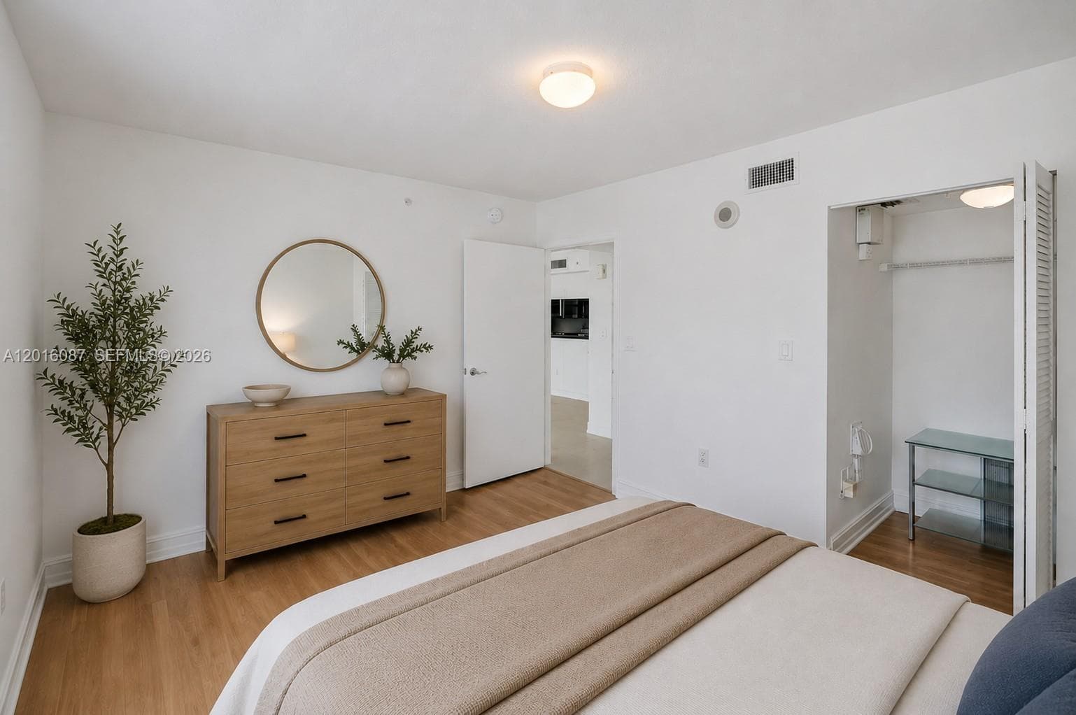 31 SE 5th St # 2305, Miami FL 33131 — 19