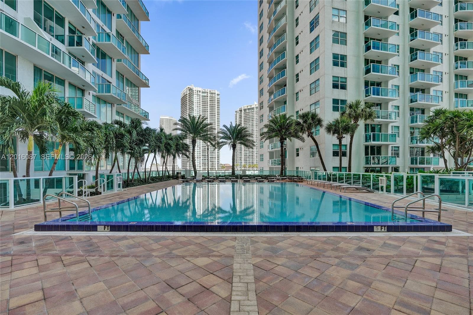 31 SE 5th St # 2305, Miami FL 33131 — 29