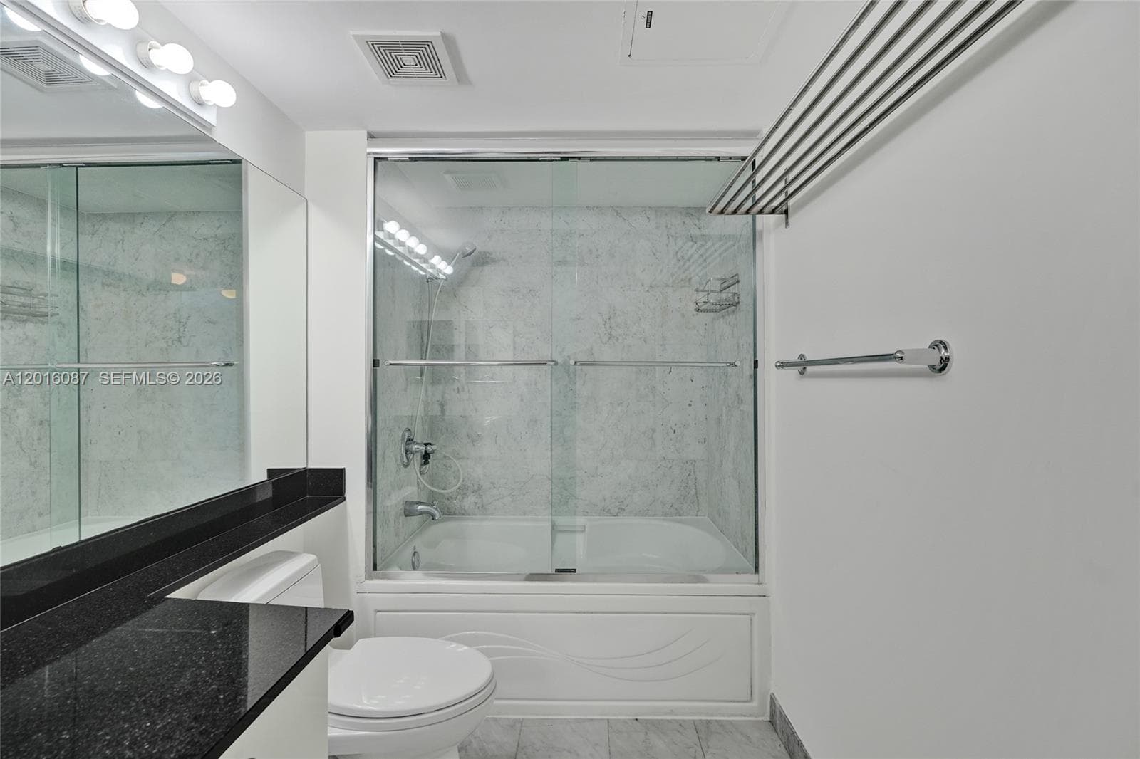 31 SE 5th St # 2305, Miami FL 33131 — 25