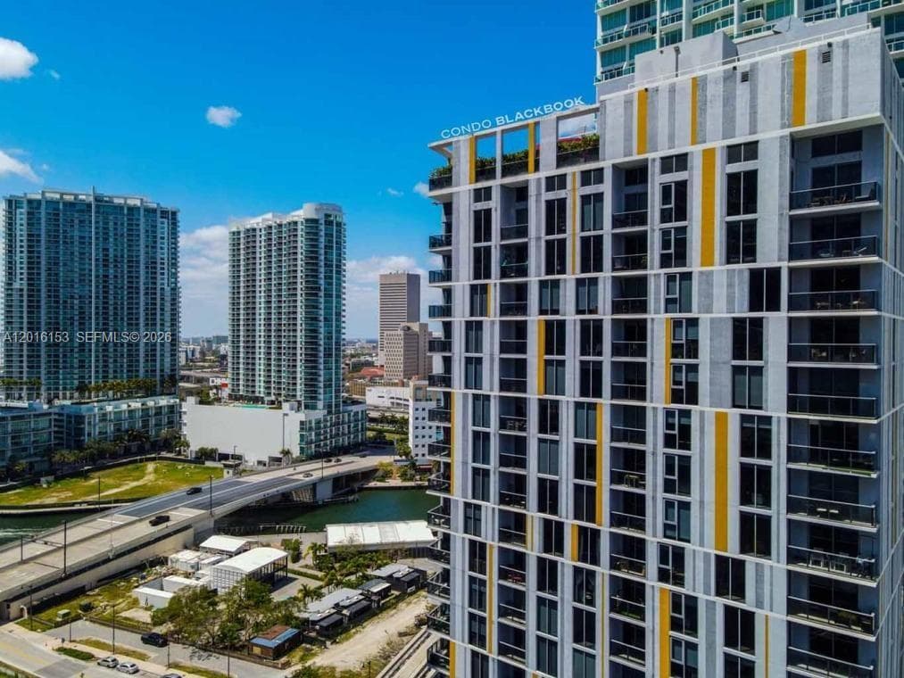 31 SE 6th St # 1904, Miami FL 33131 — 1