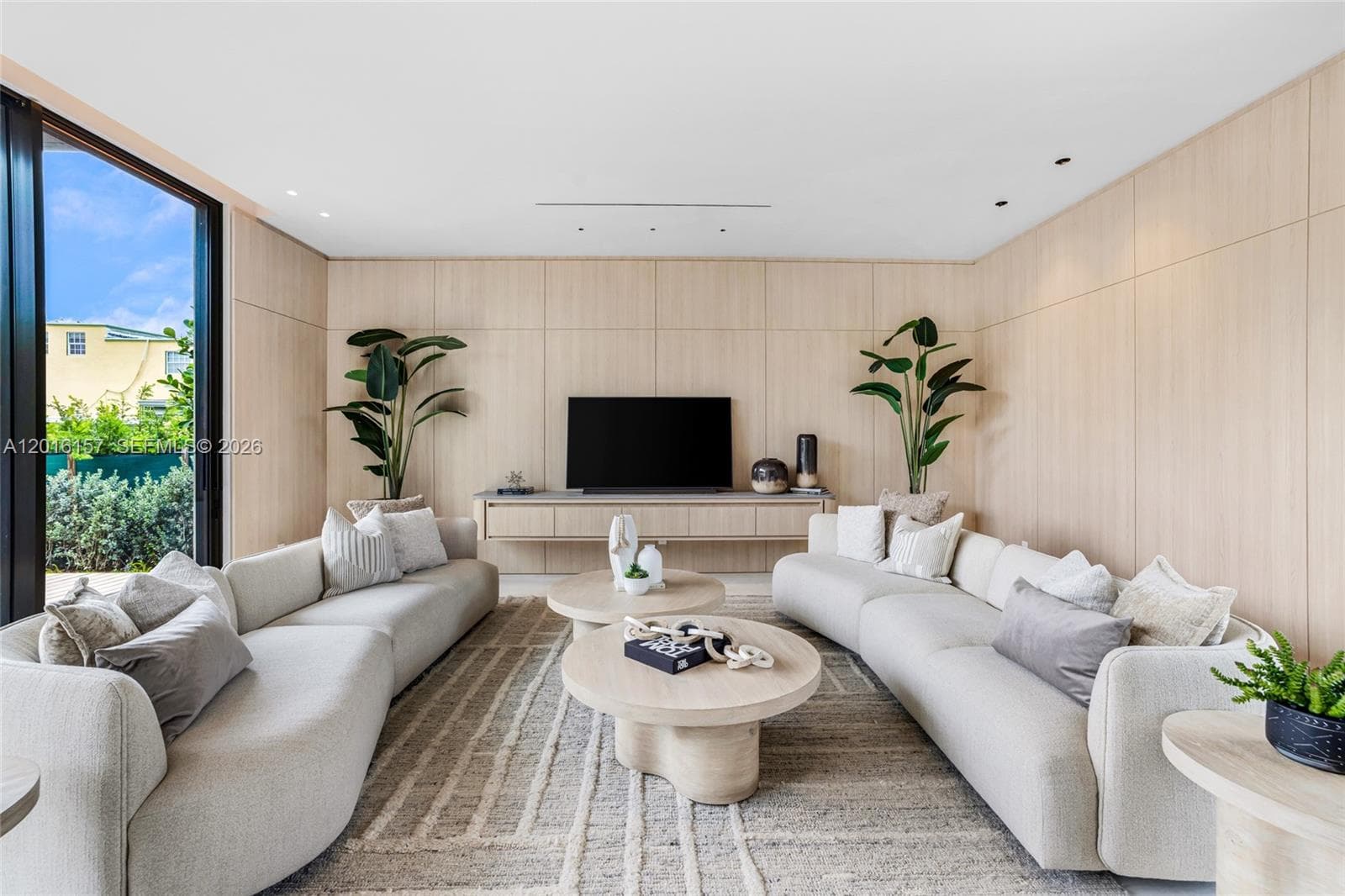 4550 N Jefferson Ave, Miami Beach FL 33140 — 23