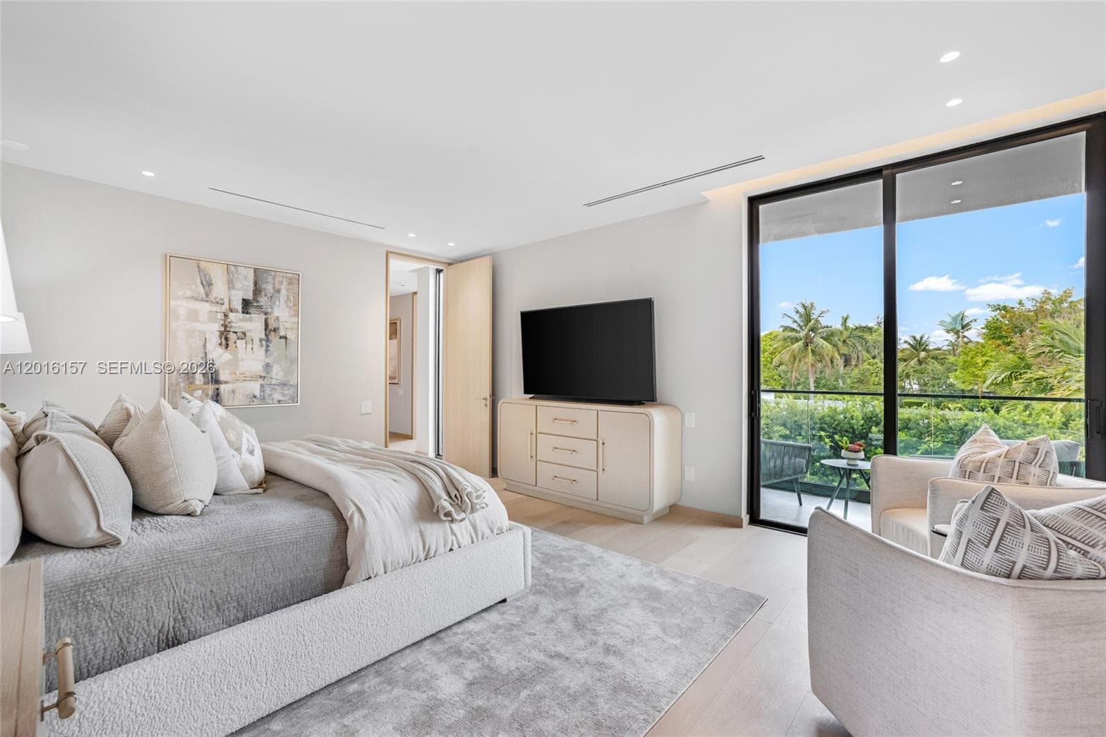 4550 N Jefferson Ave, Miami Beach FL 33140 — 52