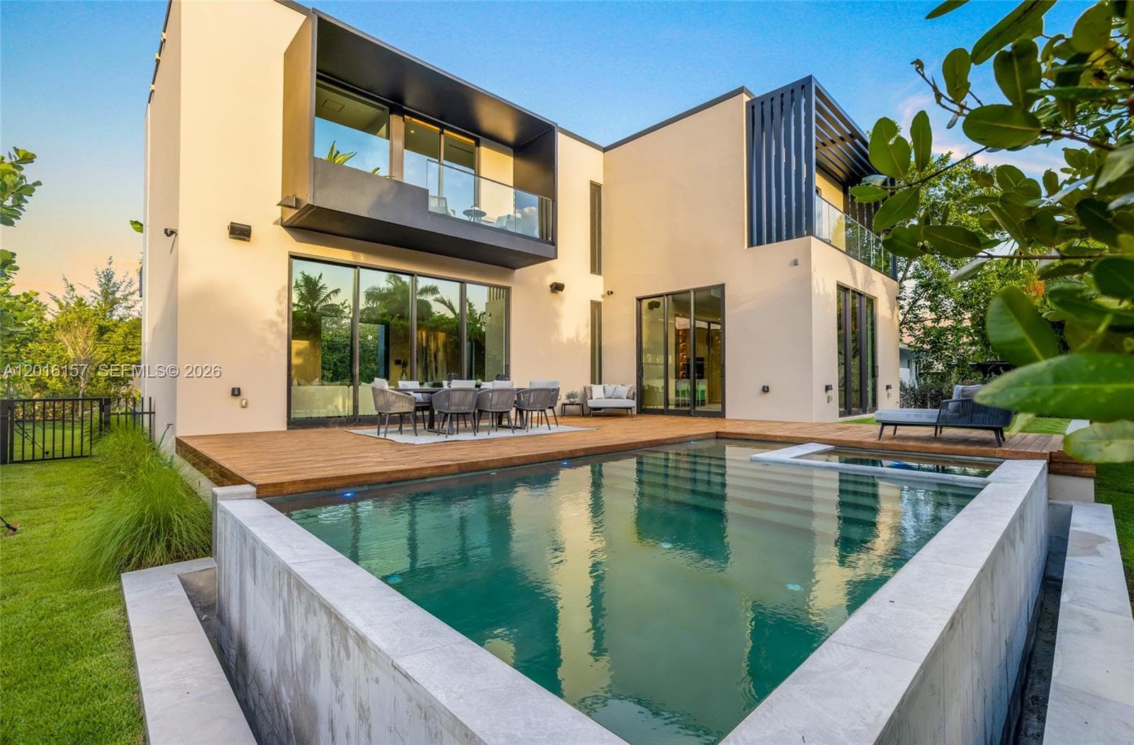 4550 N Jefferson Ave, Miami Beach FL 33140 — 89