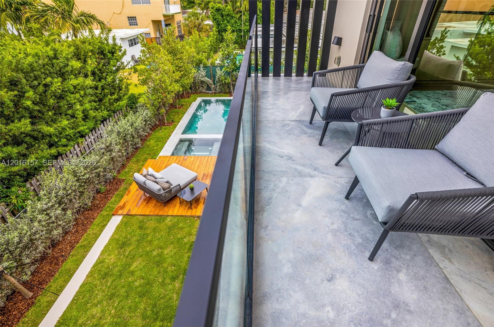 4550 N Jefferson Ave, Miami Beach FL 33140 — 82
