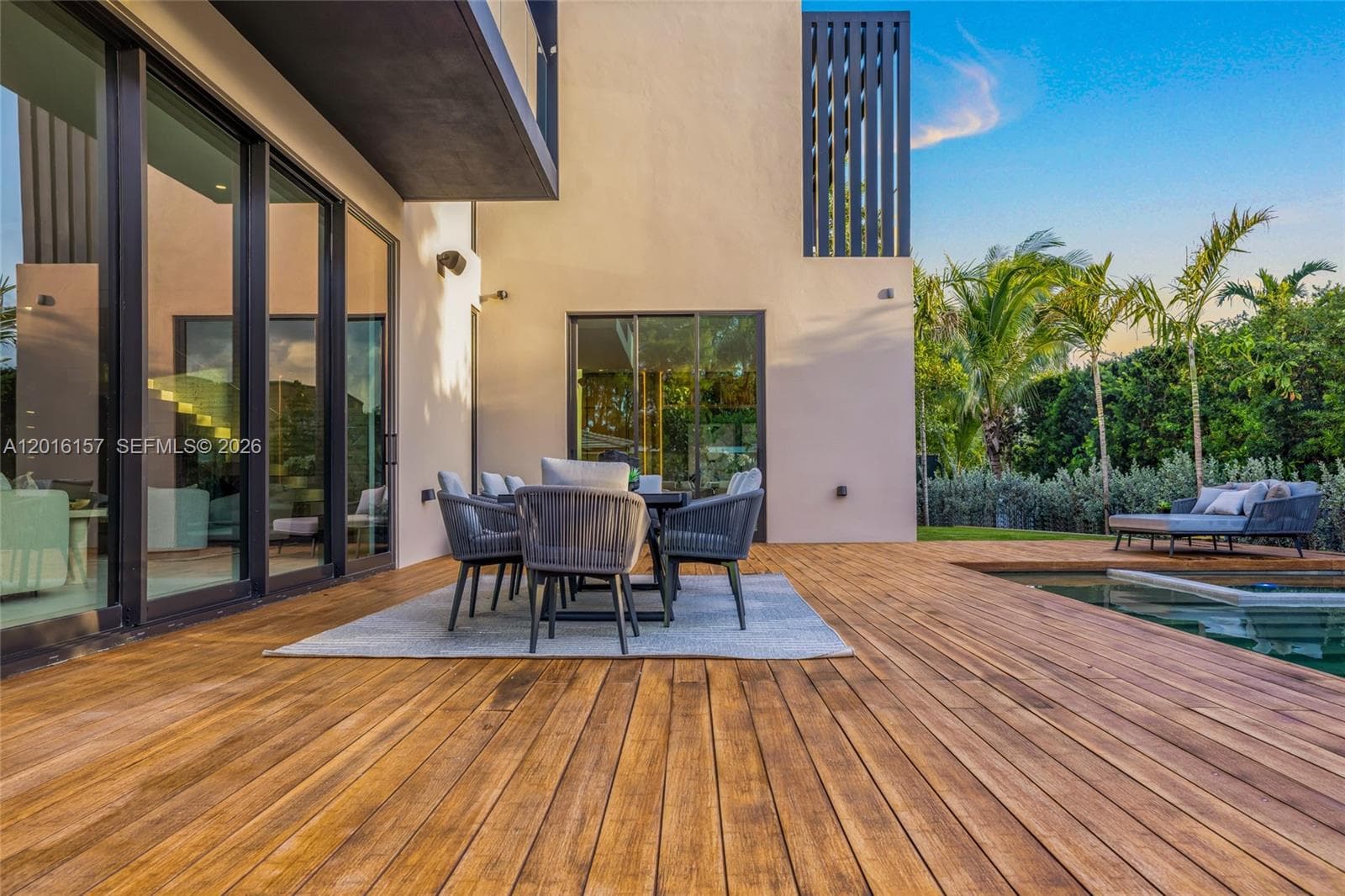 4550 N Jefferson Ave, Miami Beach FL 33140 — 93